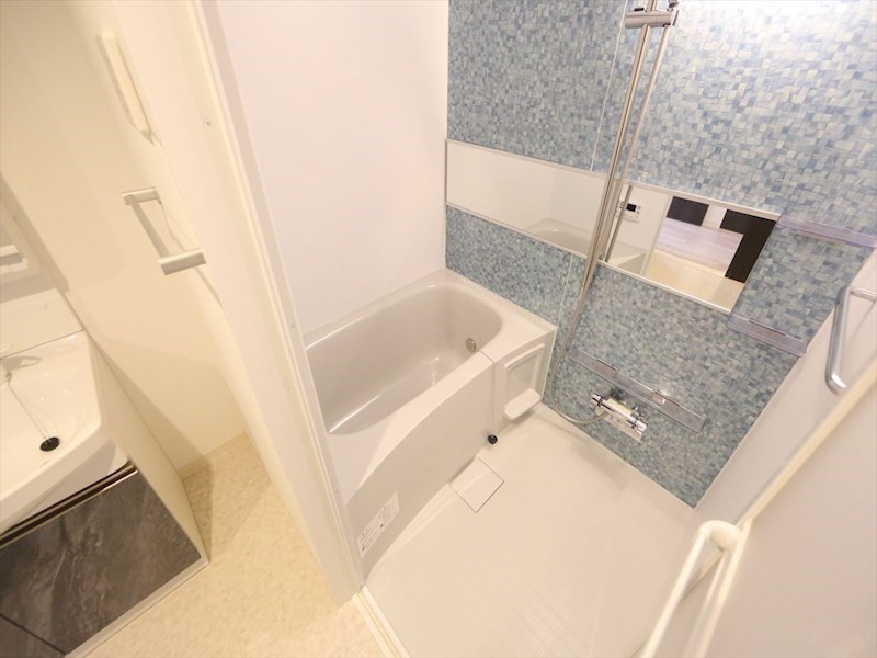 バス・シャワールーム　浴室暖房乾燥機付　追い焚き・オートバス機能付お風呂