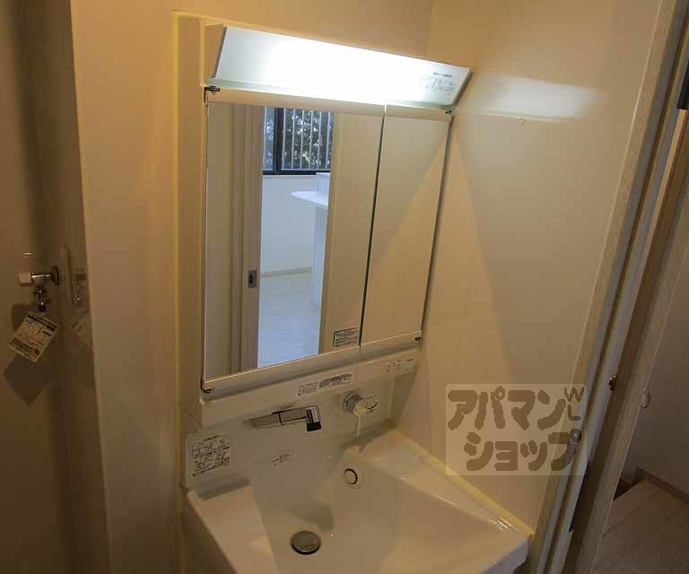 洗面設備　１０９号室の写真です。