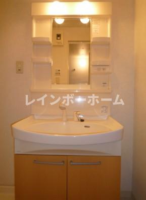 洗面設備　スペースが確保できる洗面所です