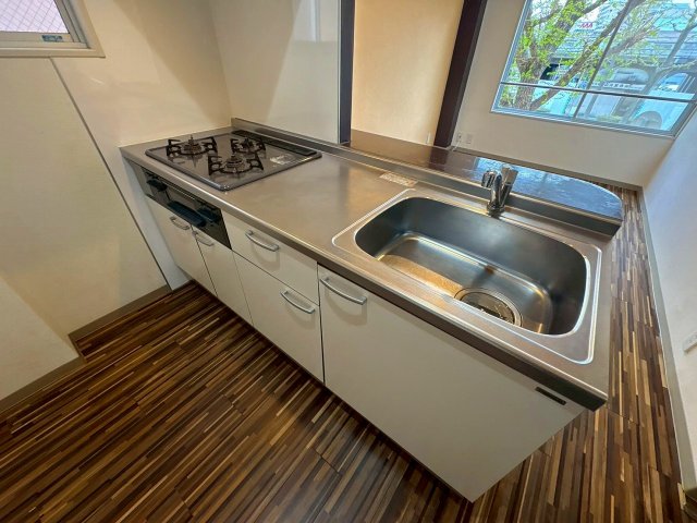 キッチン　コンパクトなキッチンで掃除もラクラク