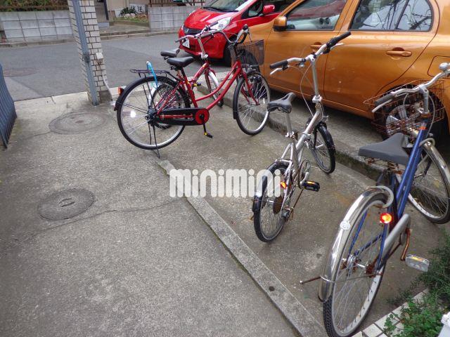 駐車場　自転車置き場です