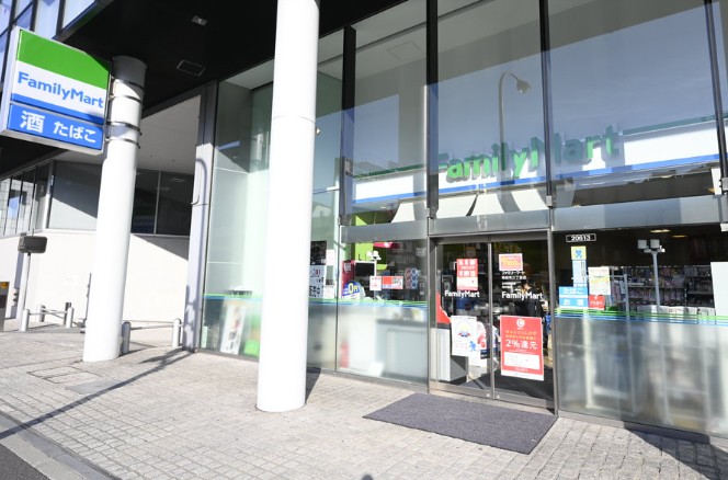 コンビニ　ファミリーマート南麻布三丁目店（コンビニ）まで261m