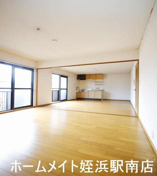 居室・リビング　★南向きで明るい室内♪★※別部屋参考写真
