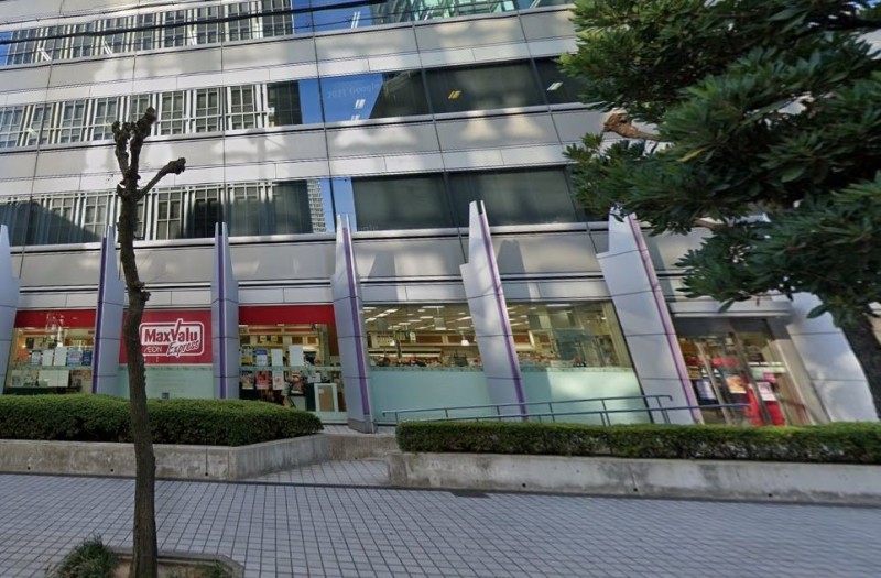 スーパー　Maxvaluエクスプレス西梅田店（スーパー）まで274m