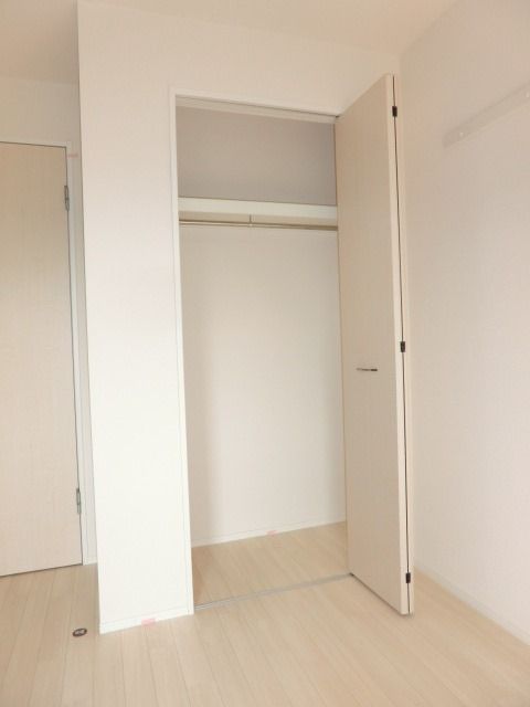 収納　お洋服もかけられます