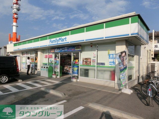 コンビニ　ファミリーマート（コンビニ）まで1126m