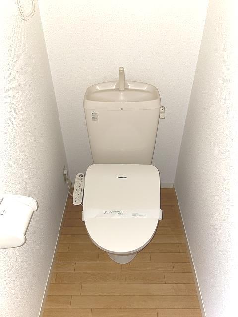 トイレ　温水洗浄便座