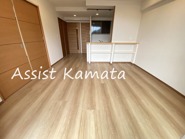 居室・リビング　写真は同タイプの別号室です
