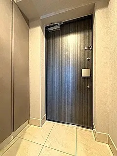 玄関　別部屋反転写真