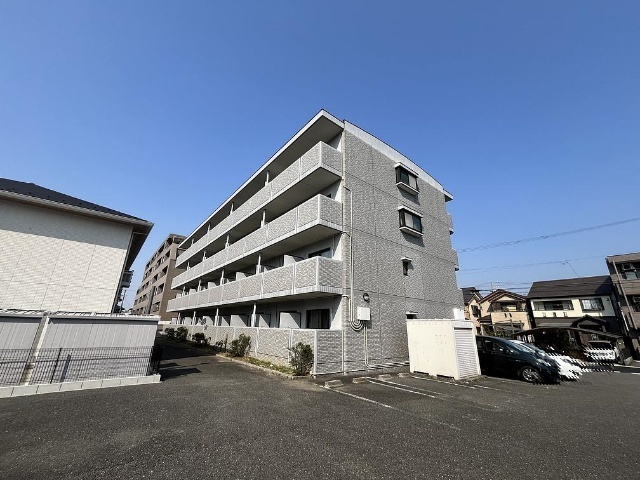 建物外観　鉄筋コンクリート造のマンション。