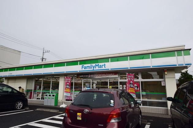 コンビニ　ファミリーマート（コンビニ）まで600m