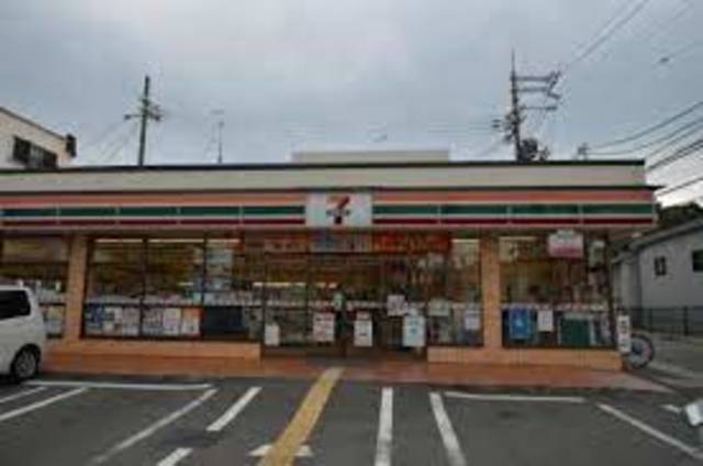 コンビニ　セブンイレブン川西鼓滝駅前店（コンビニ）まで646m