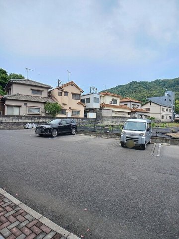 駐車場　駐車場に車を止められます