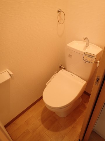 トイレ　同型タイプ物件の写真です。