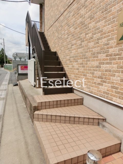 エントランス　２階へはこちらから