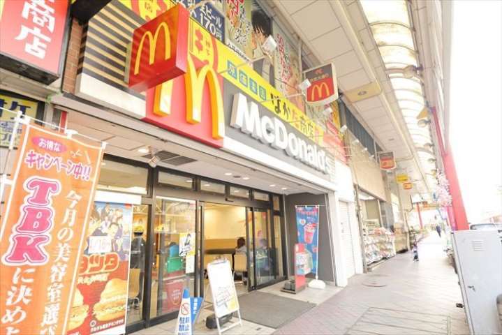 飲食店　マクドナルド衣笠駅前店（飲食店）まで282m