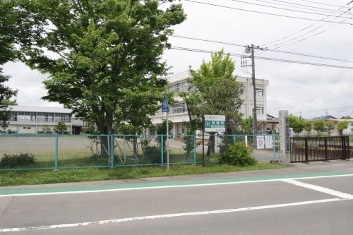 小学校　龍ケ崎市立川原代小学校（小学校）まで590m
