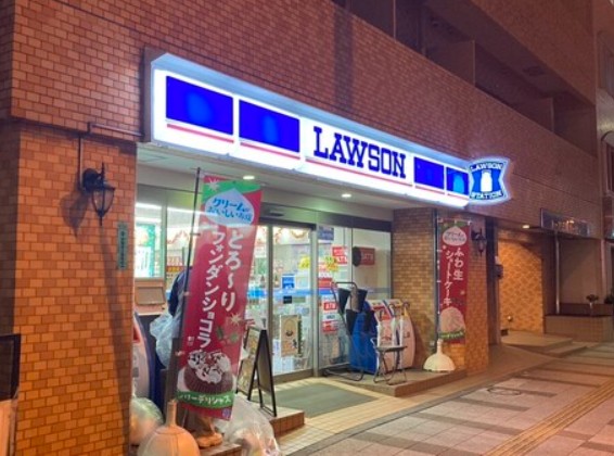 コンビニ　ローソン 港三田三丁目店（コンビニ）まで221m