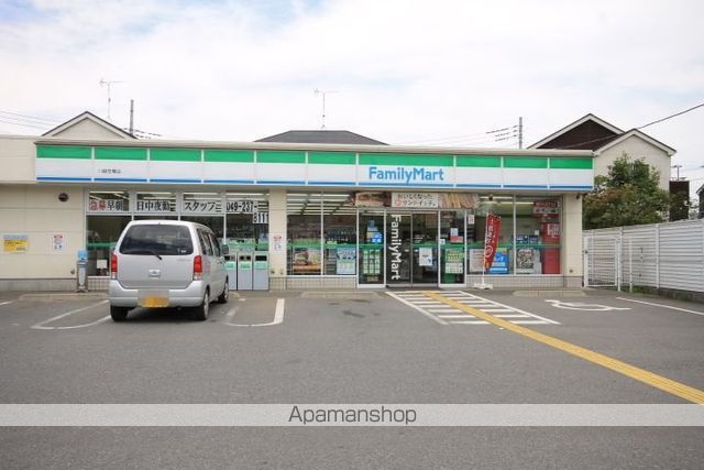 コンビニ　ファミリーマート（コンビニ）まで488m