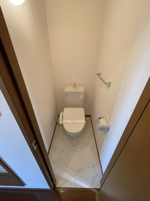 トイレ　写真は別の部屋のものです。