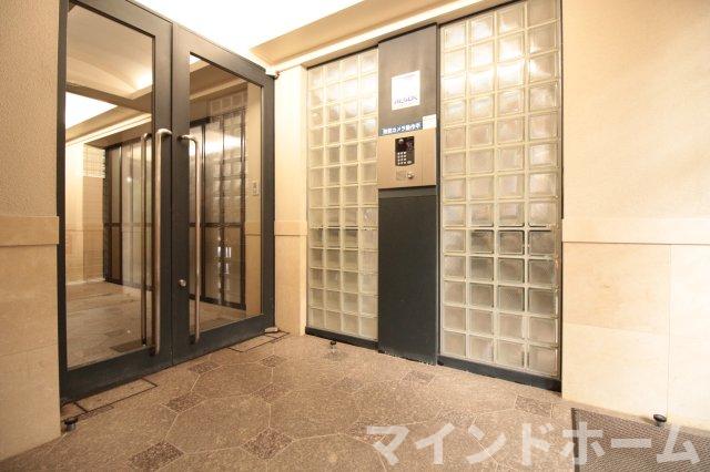 エントランス　落ち着いたエントランスです