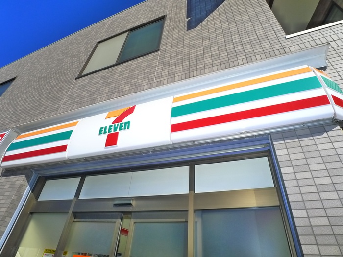 コンビニ　セブンイレブン（コンビニ）まで130m