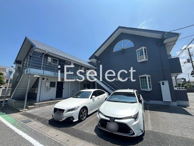 建物外観　周辺には商業施設も多いので生活しやすい場所にございます