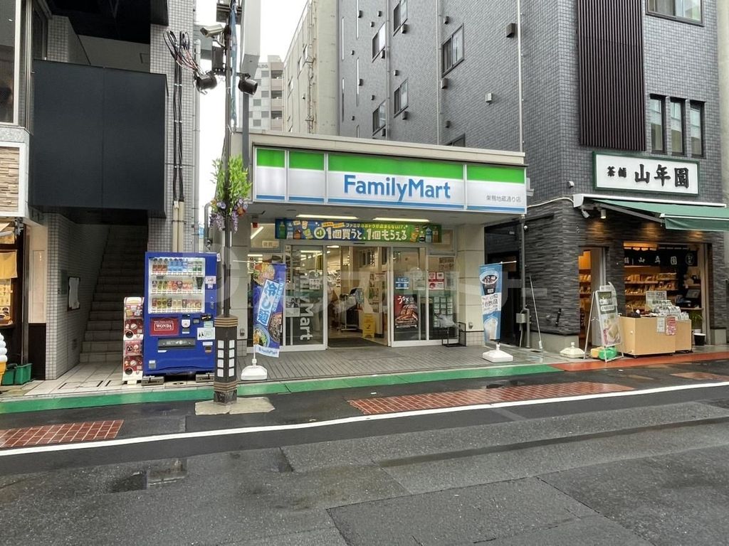 コンビニ　ファミリーマート　巣鴨地蔵通り店（コンビニ）まで80m