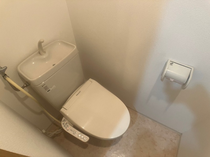 トイレ　ウォシュレット機能がついたトイレ。安心して使用できますね。