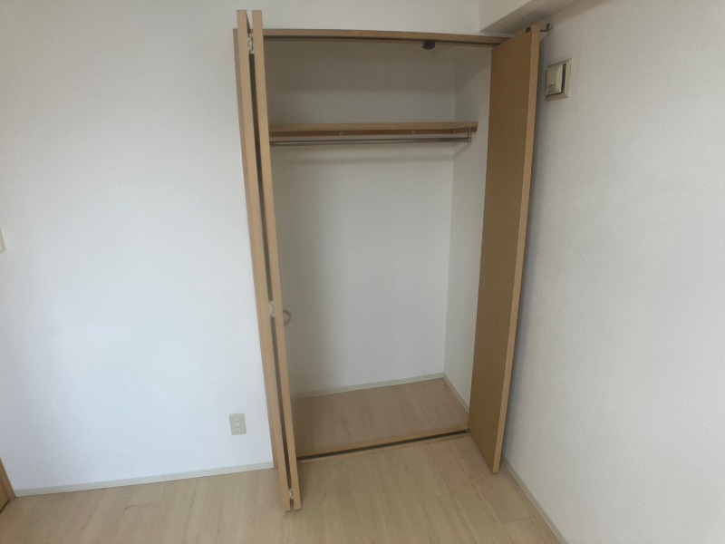 収納　寝室の収納です。部屋がすっきり片付きます。