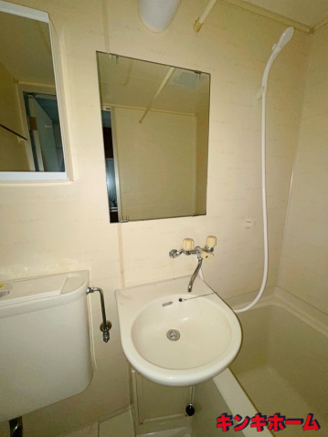 洗面設備　写真は別のお部屋のものでございます