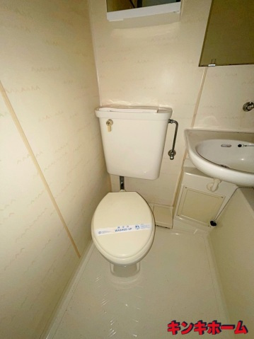 トイレ　写真は別のお部屋のものでございます