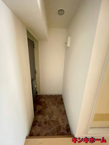 玄関　写真は別のお部屋のものでございます
