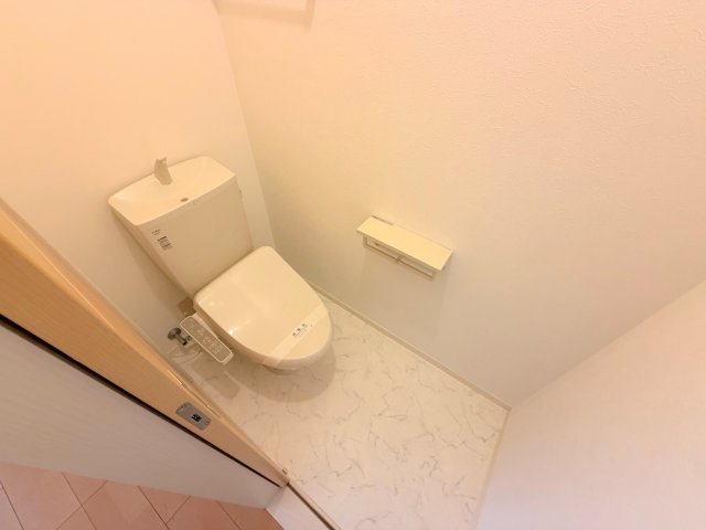 トイレ　綺麗なトイレにはウォシュレット標準装備です。