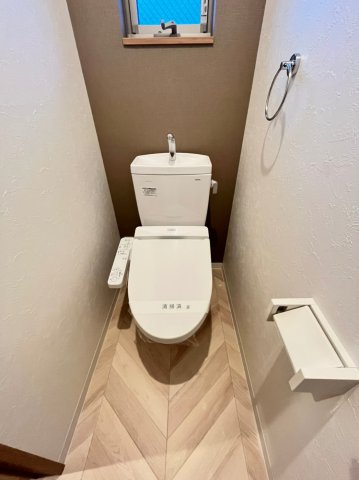 トイレ　別号室の写真です。ご参考までに