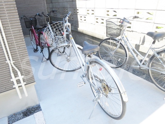 その他共有部分　皆さんこちらに自転車置いてるようです♪