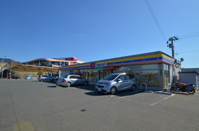 コンビニ　ミニストップ直方感田店（コンビニ）まで692m