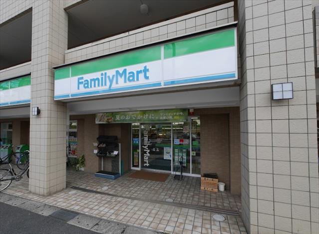コンビニ　ファミリーマート（コンビニ）まで5m