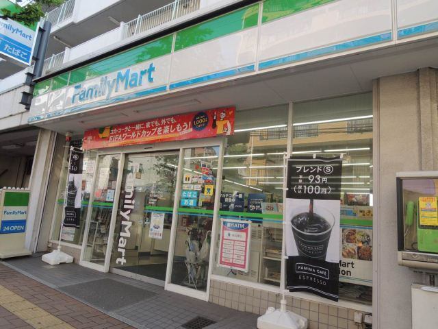 コンビニ　ファミリーマート市ヶ尾駅北口店（コンビニ）まで474m