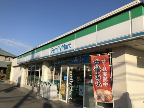 コンビニ　ファミリーマート 横須賀御幸浜店（コンビニ）まで701m
