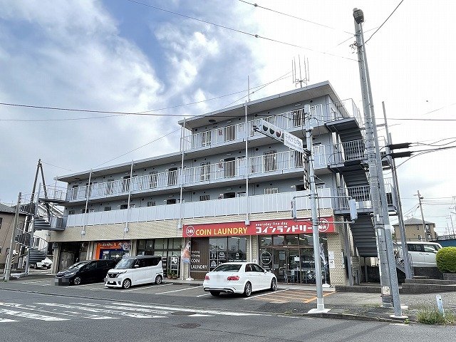 建物外観　小田急線「新百合ヶ丘」駅にアクセス可能な最寄りバス停まで徒歩