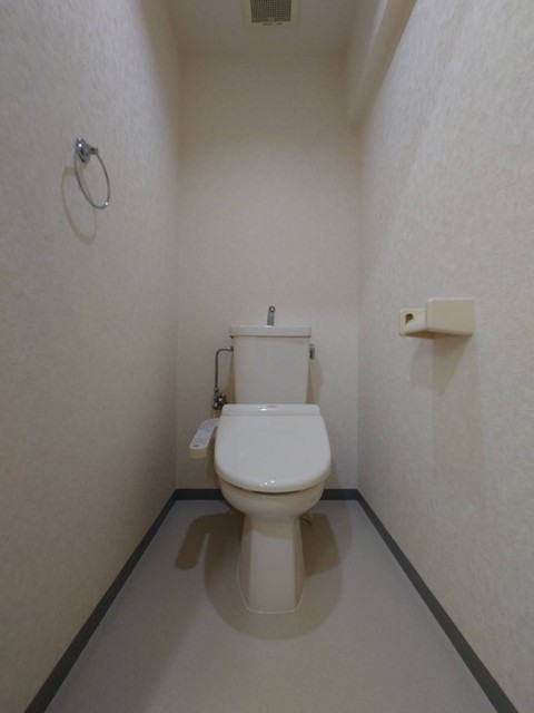 トイレ　同タイプ別部屋の写真です。現状優先