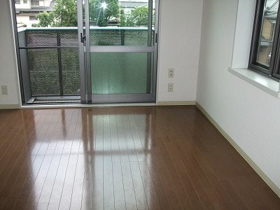 サイプレスの居間写真