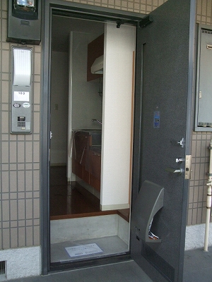 サイプレスの玄関写真