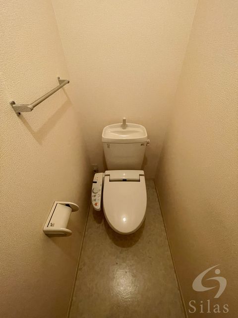 近鉄大阪線 長瀬駅 徒歩7分 3階建 築18年のトイレ写真