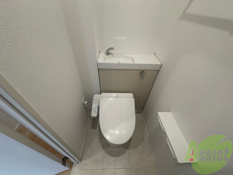 トイレ　温水洗浄便座付きのトイレは、使用しやすくうれしいですね。
