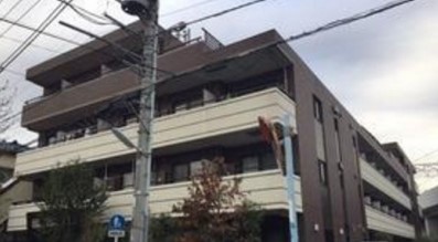 建物外観　鉄筋コンクリート造のがっちりとした建物。