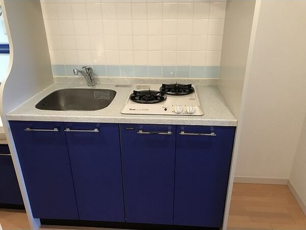 キッチン　別部屋参考写真となります