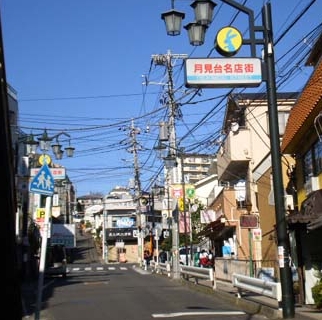 ショッピングセンター　月見台名店街（ショッピングセンター）まで1589m