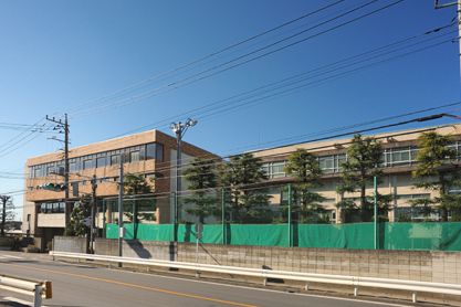 中学校　川口市立上青木中学校（中学校）まで700m